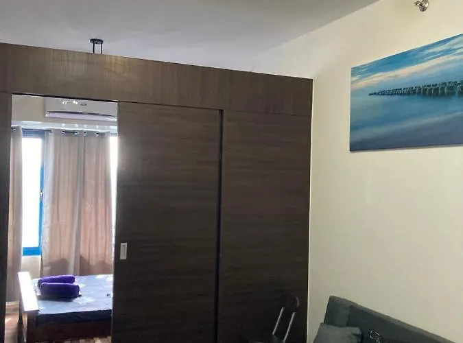 Makati Amazing View Penthouse Studio, Air Residence, Fast Internet *
